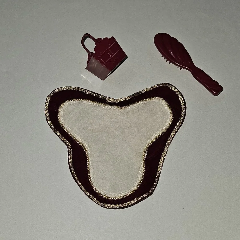 Barbie Horse Stable Burgundy Riding Blanket Basket Brush Lot Walking Beauty